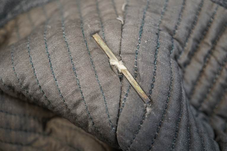 A piece of fabric with a thread

AI-generated content may be incorrect.