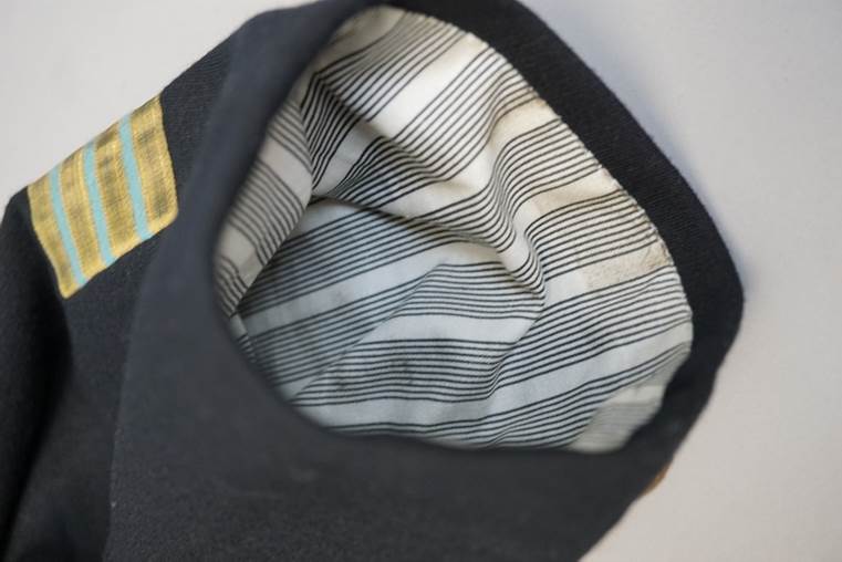 A close-up of a black and white striped fabric

AI-generated content may be incorrect.