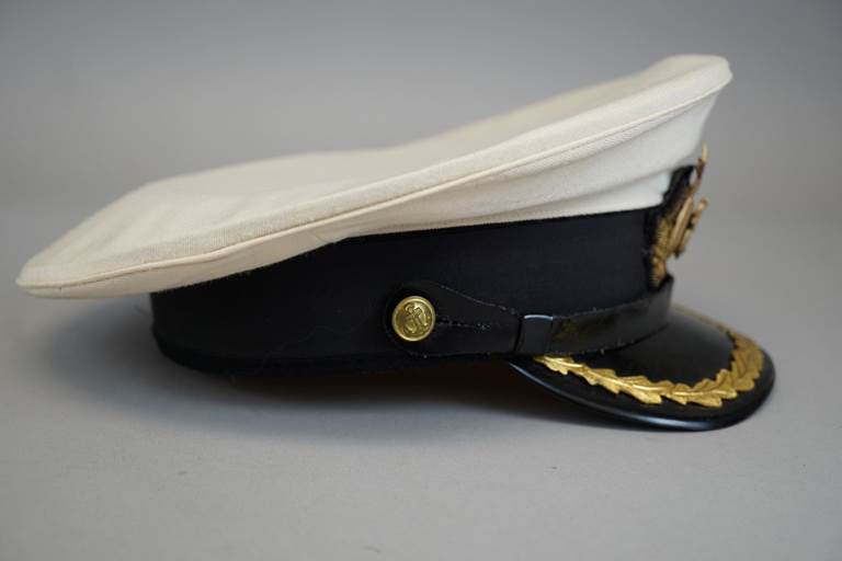 A close-up of a hat

AI-generated content may be incorrect.