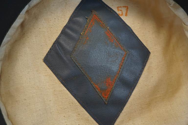 A leather patch on a shirt

AI-generated content may be incorrect.