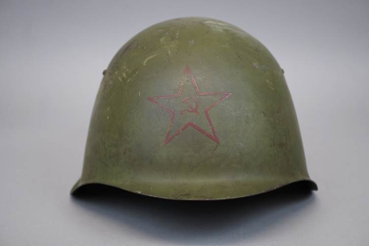A green helmet with a red star

AI-generated content may be incorrect.