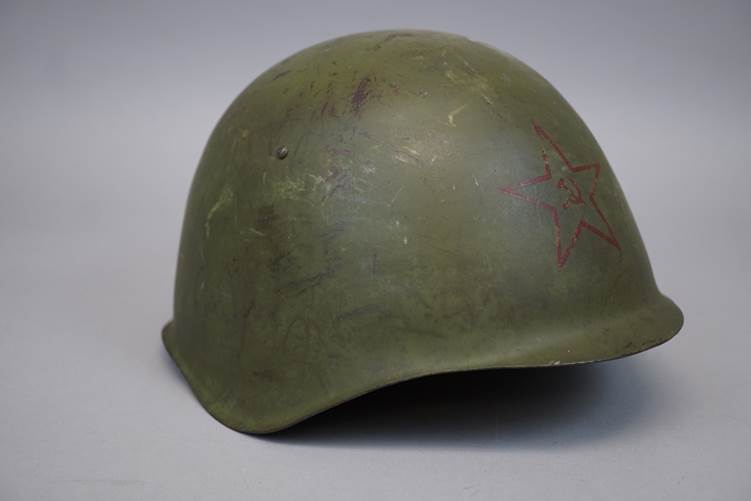 A green helmet with a red star

AI-generated content may be incorrect.