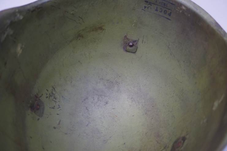 A close-up of a metal bowl

AI-generated content may be incorrect.