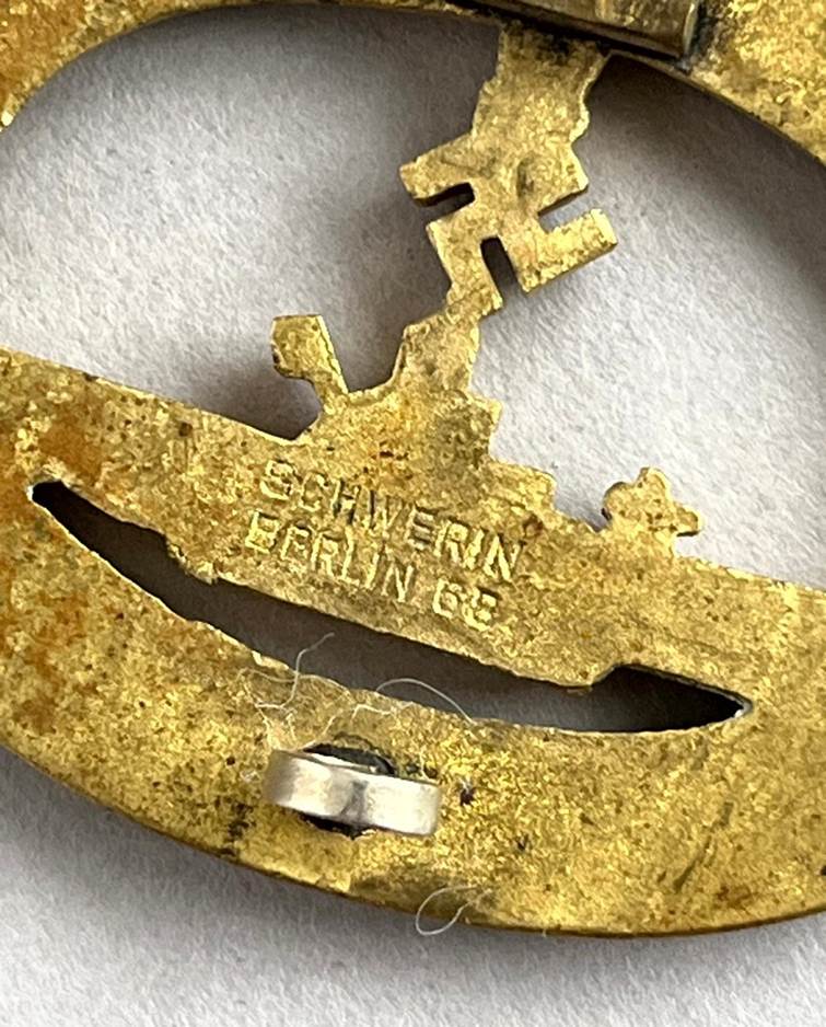 A close up of a gold object

AI-generated content may be incorrect.