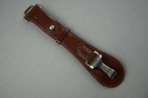 A brown leather strap with a metal clasp

Description automatically generated