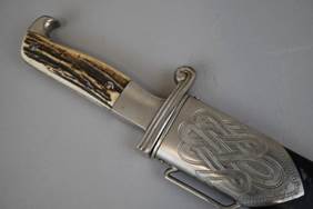 A picture containing weapon, sword, knife

Description automatically generated