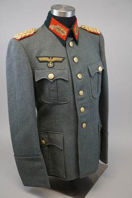 A military uniform with gold buttons

Description automatically generated