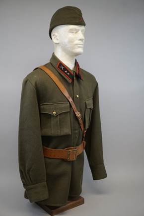 A mannequin wearing a military uniform

Description automatically generated