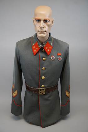 A mannequin wearing a military uniform

Description automatically generated