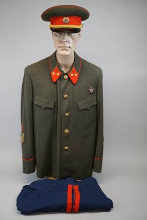 A mannequin wearing a military uniform

Description automatically generated