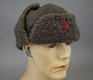 A mannequin wearing a hat

AI-generated content may be incorrect.