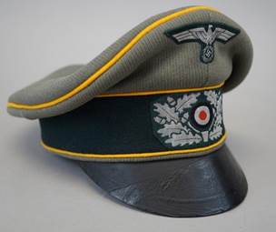 A black and yellow hat

Description automatically generated with low confidence