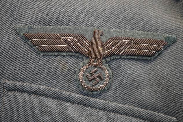 A close-up of a military uniform

AI-generated content may be incorrect.